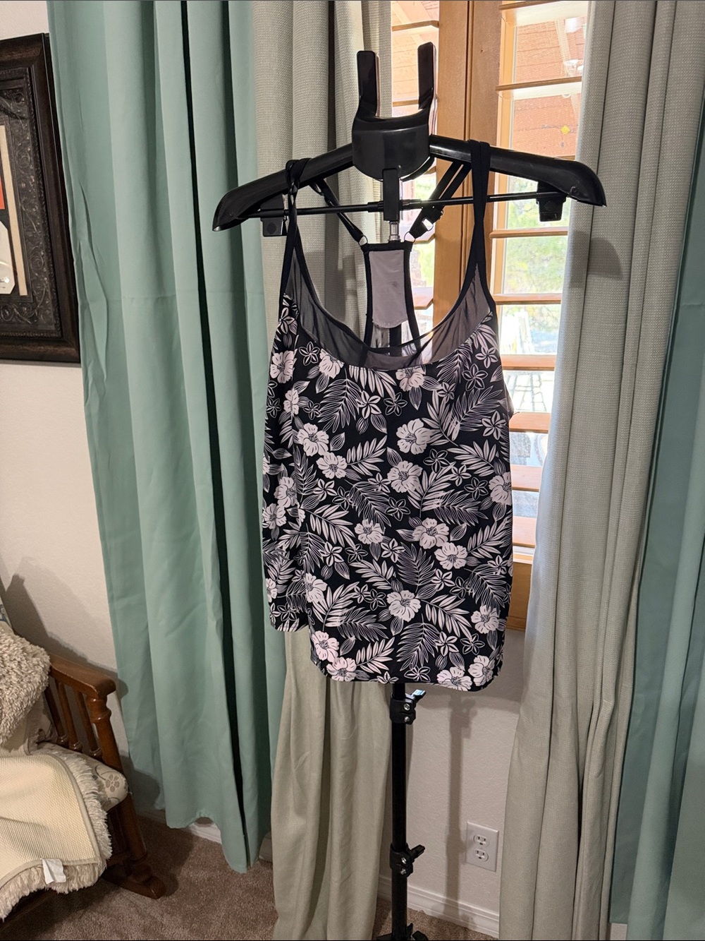 2xist Black Camisole with Light Pink Floral Pattern